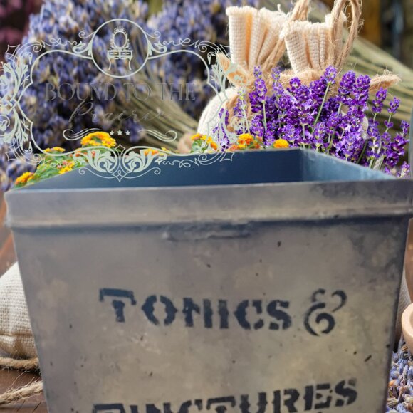 Vintage Metal Box ~ Restyled! - Picture 4 of 6